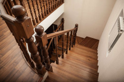 Rénovation d'un escalier avec travaux de peinture